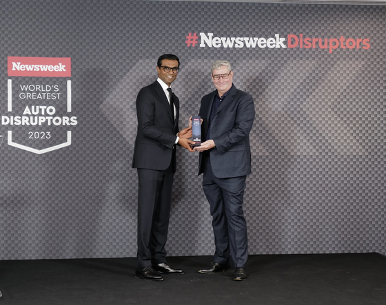 Hyundai Motor Group Chief Creative Officer (CCO) Luc Donckerwolke, right, poses for a photo after receiving the Disruptor Designer of the Year distinction at Newsweek’s World’s Greatest Auto Disruptors awards on Tuesday. [HYUNDAI MOTOR GROUP]