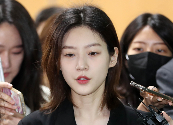 Actor Kim Sae-ron leaves the Seoul Central District Court after her trial on Wednesday. [NEWS1]