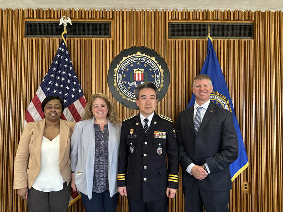 National Police Agency Commissioner General Yoon Hee-Keun, second from right, visits the U.S. Federal Bureau of Investigation on Monday. [NATIONAL POLICE AGENCY]