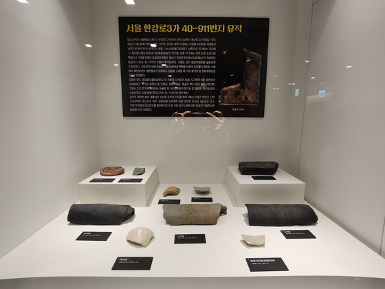 Artifacts from ancient Korea found in the neighborhood are displayed at Nine Tree Premier Rokaus Hotel Seoul Yongsan in central Seoul [LEE JIAN]