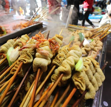 Eomuk, or fish cake, on skewers is a staple Busan street food [JOONGANG ILBO]