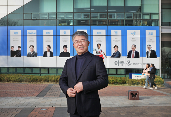 As Ajou University celebrates its 50th anniversary this year, Choi Kee-choo, the school’s president, hopes to explore new ways to expand Ajou’s outreach in and outside Korea. [PARK SANG-MOON]