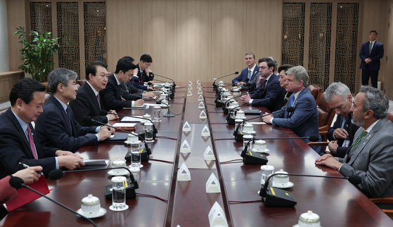President Yoon Suk Yeol, center left, holds a meeting with a U.S. congressional delegation at the Yongsan presidential office in central Seoul on Wednesday. [PRESIDENTIAL OFFICE]