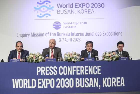 From left: Dimitri S. Kerkentzes, secretary general of the Bureau International des Expositions (BIE); Patrick Specht, president of the BIE's Administration and Budget Committee; Yoon Sang-jik, Yoon Sang-jik, secretary-general of the Busan Expo bidding committee; and Park Heong-joon, Busan Mayor, during a press conference held at Signiel Busan hotel on Thursday [YONHAP]  