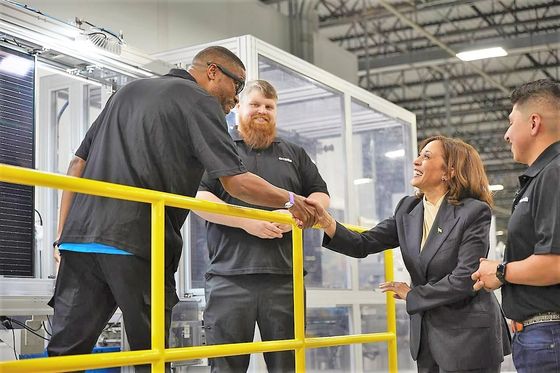 U.S. Vice President Kamala Harris shakes hands with a Hanwha Solutions employee at its solar manufacturing facility in Dalton, Georgia. [HANWHA SOLUTIONS]