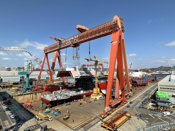 A Goliath crane, approximately the height of a 36-story apartment building, at HD Hyundai Heavy Industries shipyard in Ulsan [HD HYUNDAI]