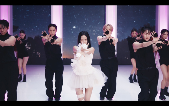 Images from Blackpink Jisoo's dance performance video for her first solo song "Flower" [YG ENTERTAINMENT]