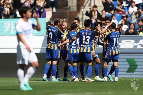 Ulsan Hyundai players celebrate after Gustav Ludwigson's goal during a K League game against the Suwon Samsung Bluewings at Ulsan Munsu Football Stadium in Ulsan in a photo shared on Ulsan's official Instagram account on Sunday. [SCREEN CAPTURE]