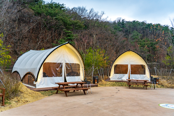 Ui-dong Family Camping Ground opened March 2021 and welcomes campers with clean facilities. [BAEK JONG-HYUN]