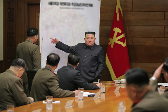 In this photo released on Tuesday by Pyongyang's state-controlled Korean Central News Agency, North Korean leader Kim Jong-un points at a blurred-out map of South Korea during a meeting of the ruling Workers' Party's Central Military Commission that took place the previous day. [NEWS1]