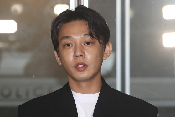 Actor Yoo Ah-in speaks to local media after police questioning in March [NEWS1]