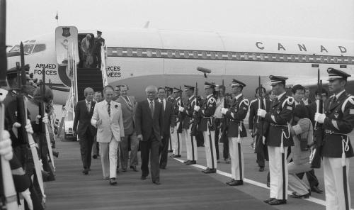 Prime Minister Nam Duck-woo, right, welcomes Canadian Prime Minister Pierre Trudeau to Korea on Sept. 27, 1981. [E-HISTORY KOREA] 
