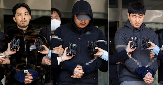 From left t right, Lee Kyeong-woo (35), Hwang Dae-han (35) and Yeon Ji-ho (29), who played a key role in the murdering of a woman. [YONHAP]
