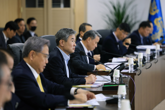 National Security Director Cho Tae-yong presides over a meeting of the presidential National Security Council in Yongsan District, central Seoul on Thursday, following the launch of a suspected long-range ballistic missile by North Korea earlier. [PRESIDENTIAL OFFICE]