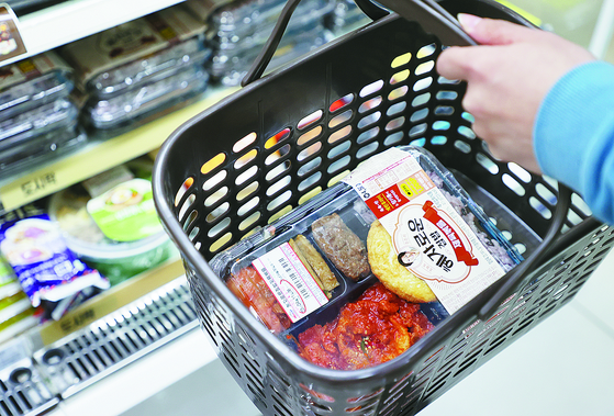 Convenience stores vie for lunch box market