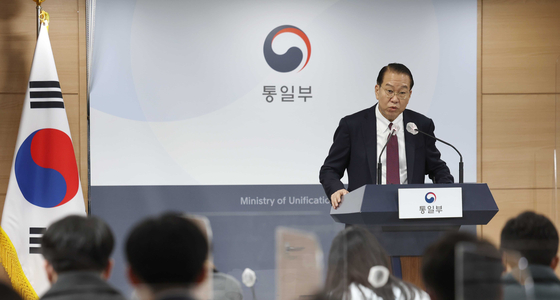 Unification Minister Kwon Young-se addresses reporters at the Central Government Complex in Jongno District, central Seoul on Tuesday. [YONHAP]