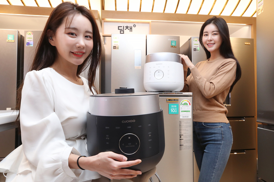 Models with Cuckoo rice cookers. [YONHAP]