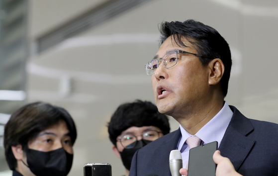 Kim Tae-hyo, principal deputy national security adviser, speaks to reporters at Incheon International Airport Saturday after returning from a five-day trip to Washington. [NEWS1]