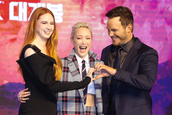 From left, Karen Gillan, Pom Klementieff and Chris Pratt pose for photos during the press conference for "Guardians of the Galaxy: Volume 3" at the Conrad Seoul in Yeongdeungpo District, western Seoul, on Tuesday. [YONHAP]