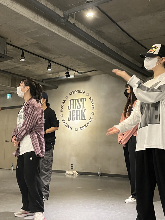 Students at a weekly choreography class at JustJerk Dance Academy in Hapjeong in Mapo District, western Seoul. [SOFIA DEL FONSO]