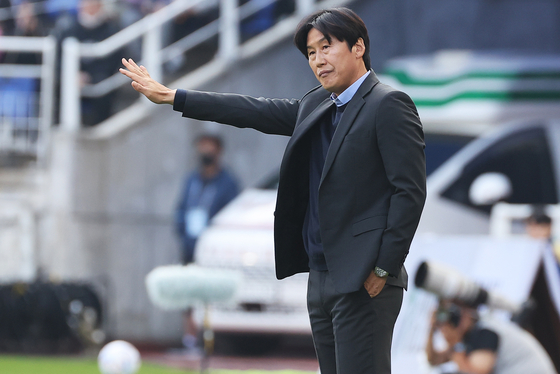 Former Suwon Samsung Bluewings manager Lee Byung-keun watches the second leg of the 2022 K League playoffs between the Bluewings and FC Anyang at Suwon World Cup Stadium in Suwon, Gyeonggi on Oct. 29, 2022. [YONHAP] 