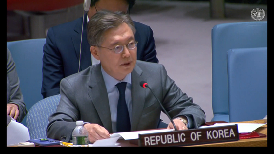 Hwang Joon-kook, South Korean ambassador to the United Nations, addresses the members of the UN Security Council in a meeting on Monday to discuss the North's latest military provocation. [SCREEN CAPTURE]