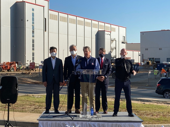 Kemp gives a speech during his visit to SK On’s battery plant in Georgia on April 19, 2021. [SK ON]
