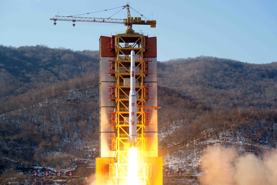 A photo released by the Pyongyang's state-controlled Korean Central Television on Feb. 7, 2016 shows the launch of the regime's Kwangmyongsong-4 satellite from the Sohae Satellite Testing Ground in Cholsan, North Pyongan Province. [YONHAP]