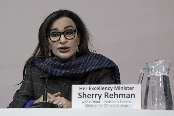 Sherry Rehman, minister of climate change for Pakistan, attends a news conference on loss and damage finance inaction at the COP27 U.N. Climate Summit on Nov. 17, 2022, in Sharm el-Sheikh, Egypt. [AP/YONHAP]