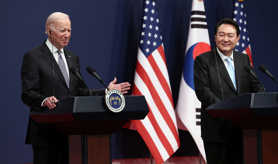 President Yoon Suk Yeol, right, looks at U.S. President Joe Biden at a joint press conference after their first bilateral summit at the presidential office in Yongsan, central Seoul, on May 21, 2022. [JOINT PRESS CORPS] 