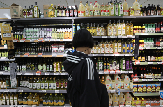 A customer shops at a discount mart in Seoul on April 20. [YONHAP]