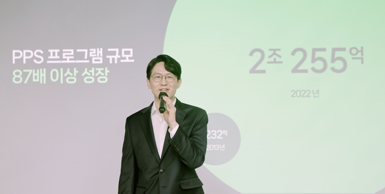 Naver Webtoon CEO Kim Jun-koo speaks at a press conference in the company's office in Pangyo, Gyeonggi, on Tuesday. [NAVER WEBTOON] 