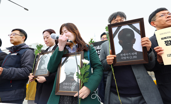 Activists hold a press conference calling on the government to address the rental scam issue after three people died by suicide over housing fraud in front of the Yongsan presidential office in central Seoul on Tuesday. [YONHAP]