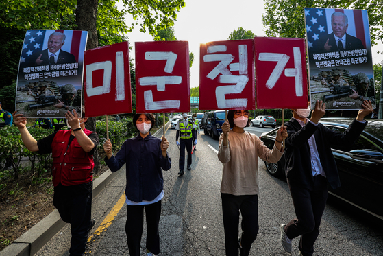 Civic groups demand the withdrawal of United States Forces Korea in Yongsan District, central Seoul on May 20, 2022. [YONHAP] 
