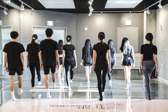Students practice their runway walking at SM Universe. [KIM KYUNG-ROK]