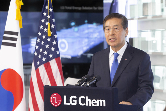 LG Chem CEO Shin Hak-cheol speaks during his meeting with U.S. Treasury Secretary Janet Yellen who visited LG Sciencepark in Gangseo District, western Seoul, on July 19. [LG CHEM] 