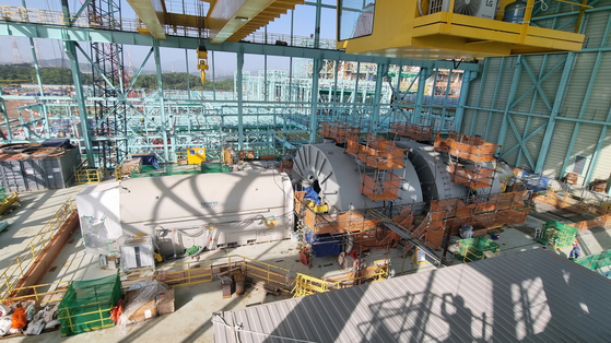 A 406-megawatt steam turbine generator installed at SK gas' Ulsan GPS power plant is currently under construction. [SK GAS]
