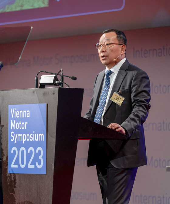 Hyundai Mobis CEO Cho Sung-hwan speaks about the company's key competitiveness in the future mobility sector including electrification, autonomous driving and connectivity at the 44th International Vienna Motor Symposium held in Vienna, Austria, Friday. The Vienna Motor Symposium is one of the automotive industry's internationally recognized annual events. [HYUNDAI MOBIS]