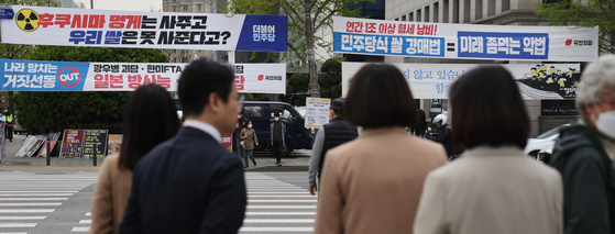 Banners installed by political parties hang near the National Assembly in Yeouido, western Seoul, in April. [YONHAP]