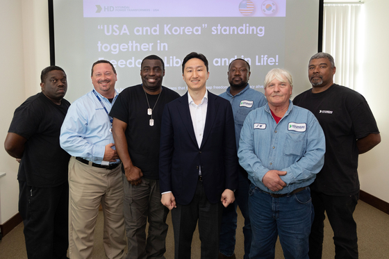 HD Hyundai CEO Chung Ki-sun poses with local employees at HD Hyundai Electric's transformer factory in Montgomery, Alabama, on Friday. [HD HYUNDAI]