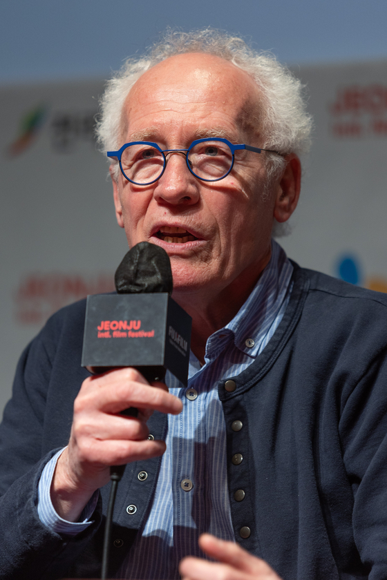 Jean-Pierre Dardenne speaks during a press conference held for the opening screening of ″Tori and Lokita″ at Jeonju Cine Complex in Jeonju, North Jeolla, on Thursday. [JIFF]