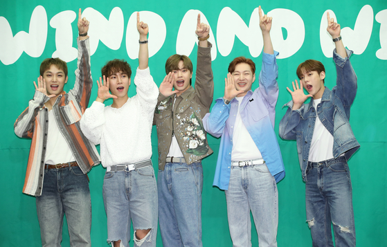 Members of boy band BTOB pose for photos during a press conference held on Tuesday at Stanford Hotel in western Seoul, in celebration of the band's 12th EP ″Wind and Wish,″ released on the same day. This is BTOB’s first release after its third full-length album, “Be Together,” which dropped in February 2022 to celebrate the boy band’s 10th anniversary. From left are: Lim Hyun-sik, Seo Eun-kwang, Yook Sung-jae, Lee Chang-sub and Lee Min-hyuk. Member Peniel could not attend due to a back injury. [NEWS1]