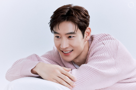 Actor Lee Je-hoon sat down with the JoongAng Ilbo, an affiliate of the Korea JoongAng Daily, for an interview. [COMPANY ON]
