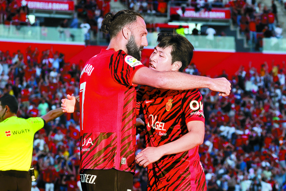 Mallorca midfielder Lee Kang-in, right, celebrates with his teammate Vedat Muriqi after scoring during a La Liga match against Athletic Club at Son Moix stadium in Mallorca, Spain on Monday. [EPA/YONHAP]