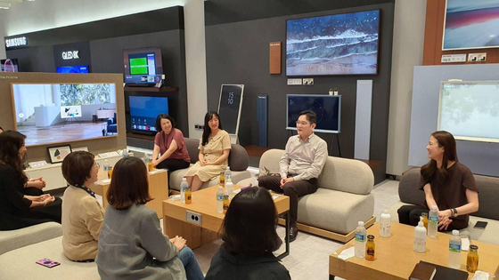 Samsung Electronics Executive Chairman Lee Jae-yong, then Vice Chairman, has a meeting with working mom employees in August 2020 [SAMSUNG ELECTRONICS]