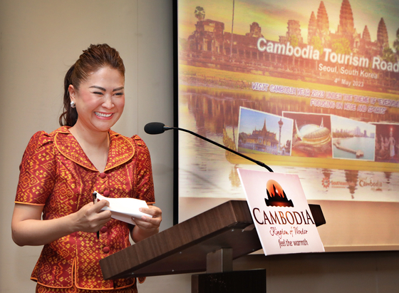 Long Phirum, secretary of state of the Ministry of Tourism of Cambodia, addresses the audience at a roadshow hosted by the ministry with the Cambodian Embassy in Seoul on Thursday, at Coex, southern Seoul. [PARK SANG-MOON]