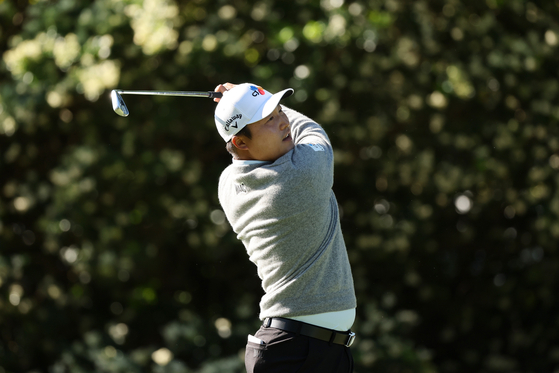 Lee Kyoung-hoon plays his shot from the sixth tee during the first round of the Wells Fargo Championship at Quail Hollow Country Club on Thursday in Charlotte, North Carolina.  [GETTY IMAGES]