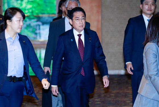 Japanese Prime Minister Fumio Kishida begins the last day of his state visit to Korea on Monday. [NEWS1]