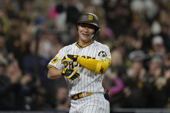 Padres star Ha-seong Kim reacts to the announcement of MLB Korea