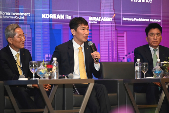 Financial Supervisory Service Gov. Lee Bok-hyun speaks during an investor relations event held in Sinagpore on Tuesday. [FINANCIAL SUPERVISORY SERVICE]